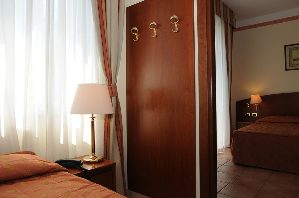 Hotel Agostini Bellaria-Igea Marina Bagian luar foto